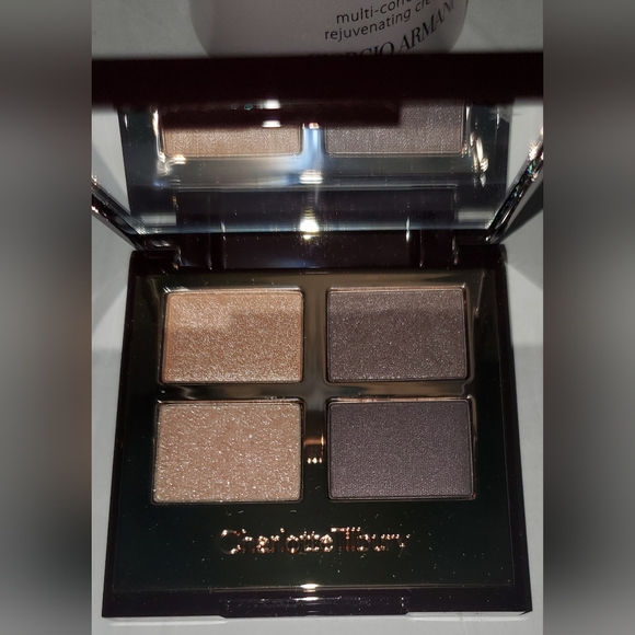 Charlotte Tilbury Luxury Eyeshadow Palette in The Uptown Girl - Picture 14 of 16
